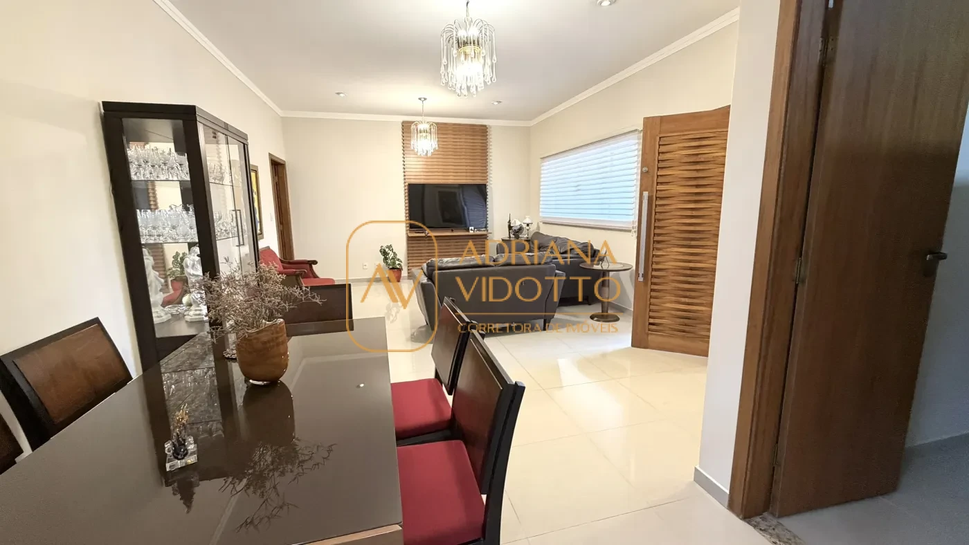 Imagem de CASA TERREA EM CONDOMÍNIO COM 3 SUÍTES, AREA GOURMET COM QUINTAL GRAMADO E COMPLETA DE ARMARIOS PLANEJADOS