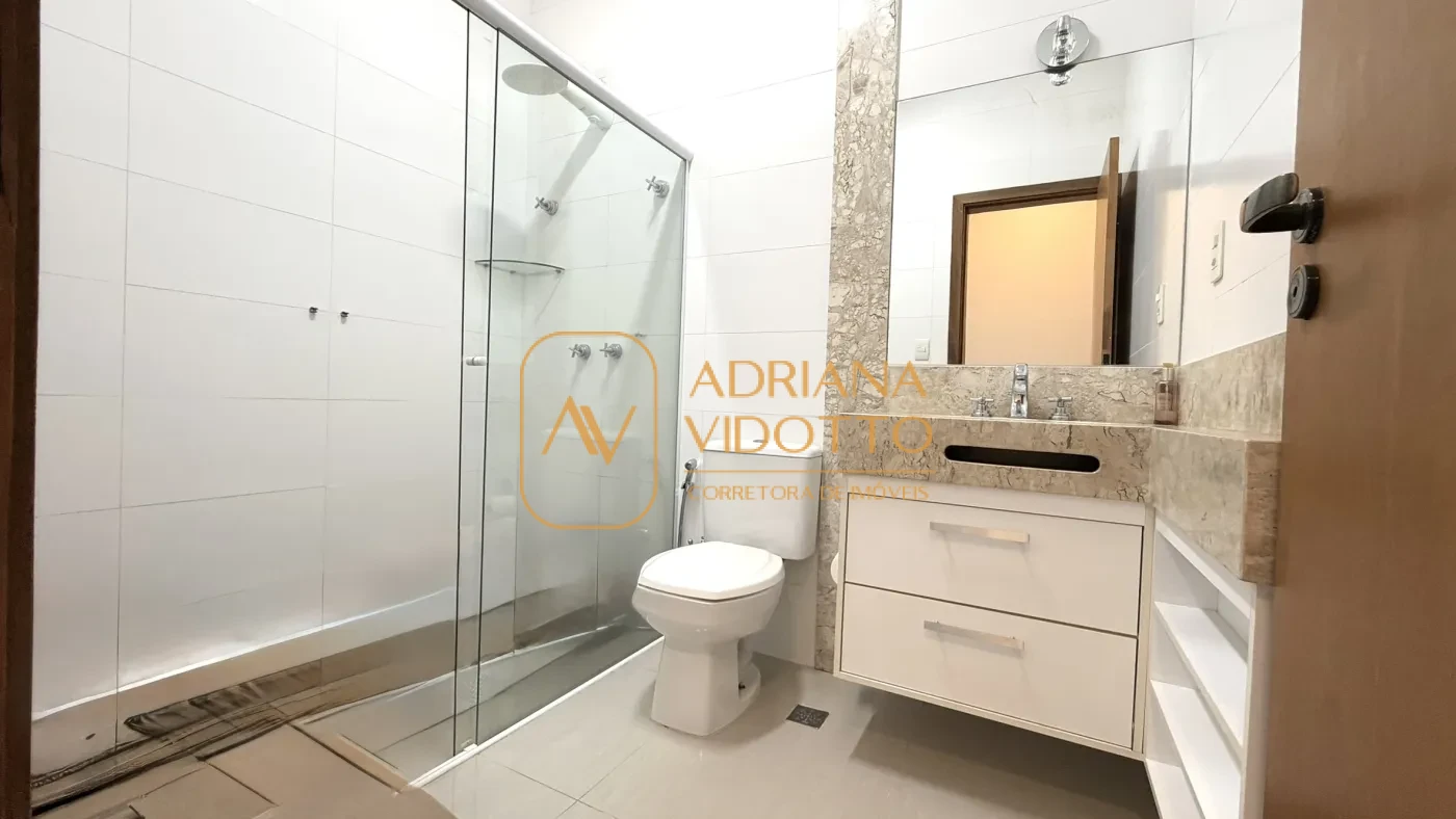 Imagem de CASA TERREA EM CONDOMÍNIO COM 3 SUÍTES, AREA GOURMET COM QUINTAL GRAMADO E COMPLETA DE ARMARIOS PLANEJADOS