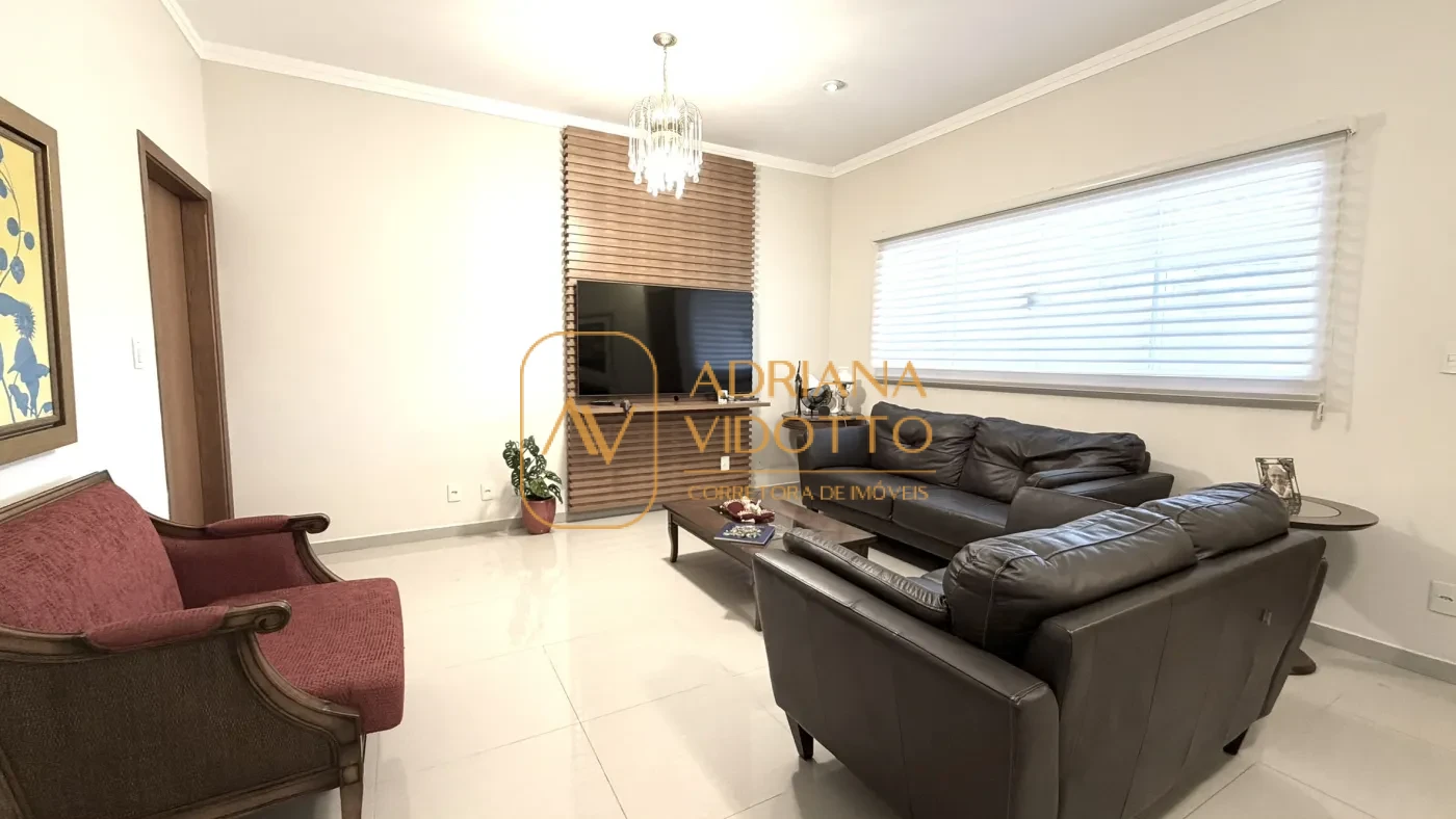 Imagem de CASA TERREA EM CONDOMÍNIO COM 3 SUÍTES, AREA GOURMET COM QUINTAL GRAMADO E COMPLETA DE ARMARIOS PLANEJADOS