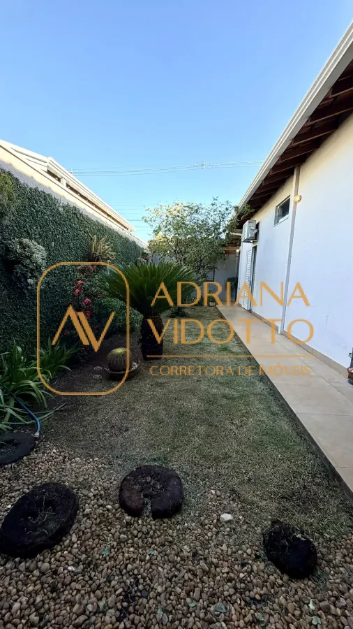 Imagem de CASA TERREA EM CONDOMÍNIO COM 3 SUÍTES, AREA GOURMET COM QUINTAL GRAMADO E COMPLETA DE ARMARIOS PLANEJADOS