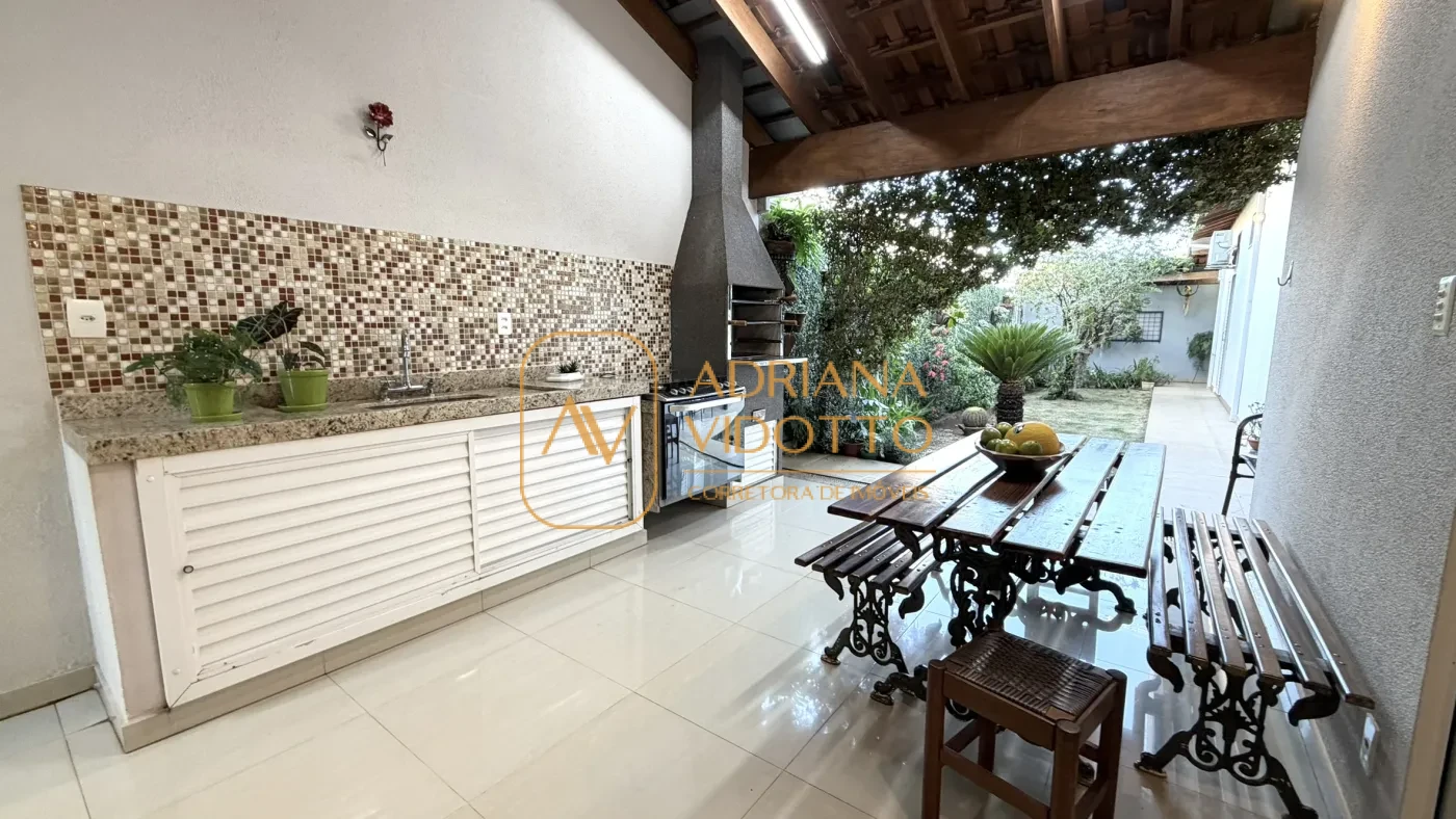 Imagem de CASA TERREA EM CONDOMÍNIO COM 3 SUÍTES, AREA GOURMET COM QUINTAL GRAMADO E COMPLETA DE ARMARIOS PLANEJADOS