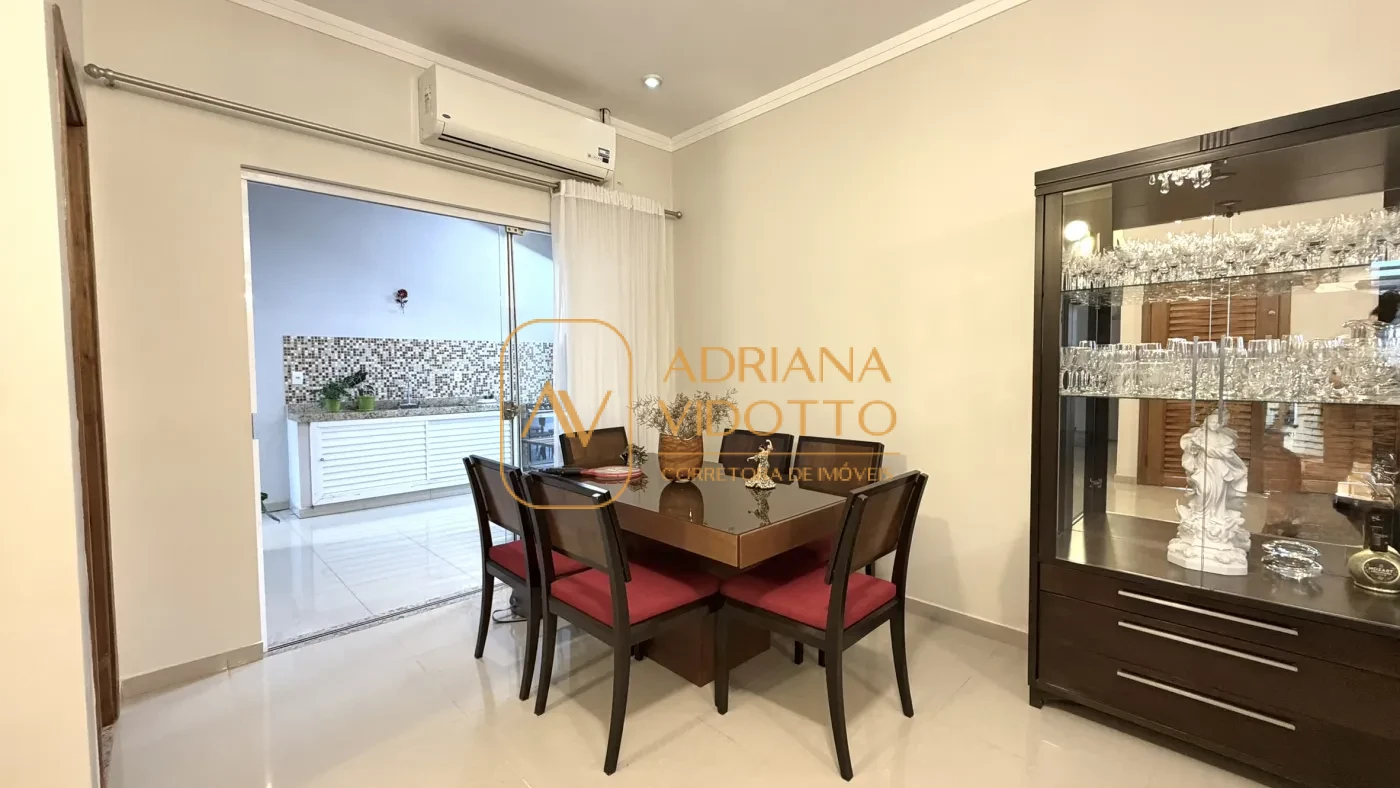 Imagem de CASA TERREA EM CONDOMÍNIO COM 3 SUÍTES, AREA GOURMET COM QUINTAL GRAMADO E COMPLETA DE ARMARIOS PLANEJADOS