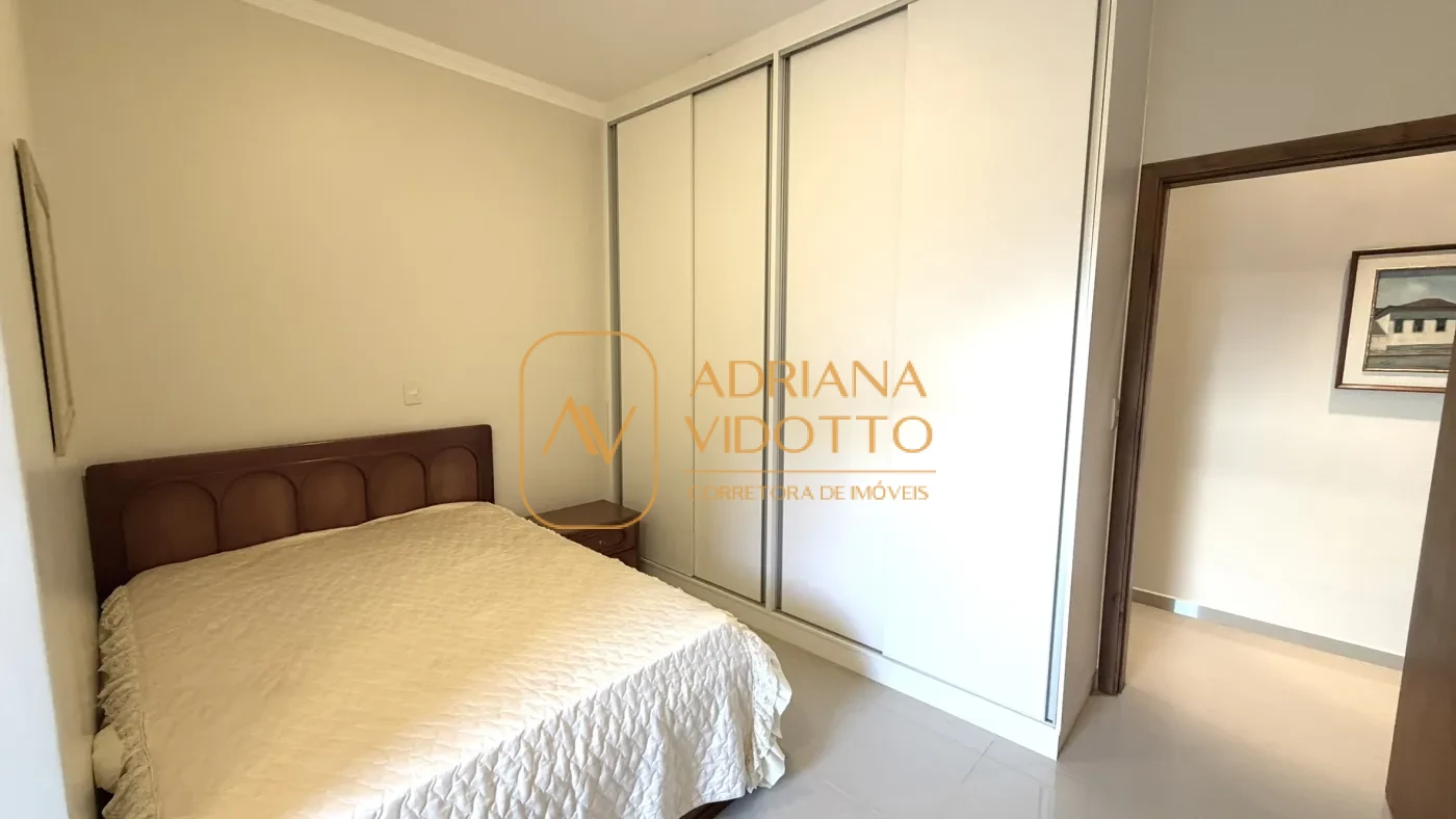 Imagem de CASA TERREA EM CONDOMÍNIO COM 3 SUÍTES, AREA GOURMET COM QUINTAL GRAMADO E COMPLETA DE ARMARIOS PLANEJADOS