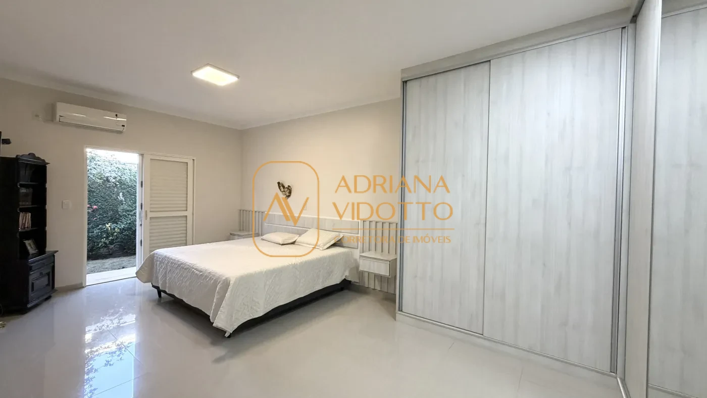 Imagem de CASA TERREA EM CONDOMÍNIO COM 3 SUÍTES, AREA GOURMET COM QUINTAL GRAMADO E COMPLETA DE ARMARIOS PLANEJADOS