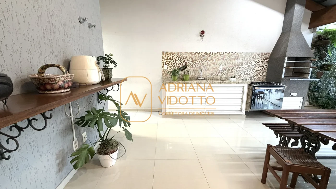 Imagem de CASA TERREA EM CONDOMÍNIO COM 3 SUÍTES, AREA GOURMET COM QUINTAL GRAMADO E COMPLETA DE ARMARIOS PLANEJADOS