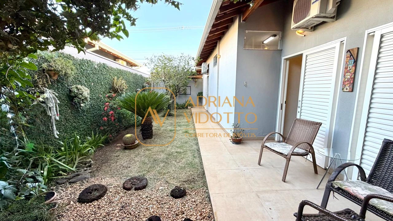 Imagem de CASA TERREA EM CONDOMÍNIO COM 3 SUÍTES, AREA GOURMET COM QUINTAL GRAMADO E COMPLETA DE ARMARIOS PLANEJADOS