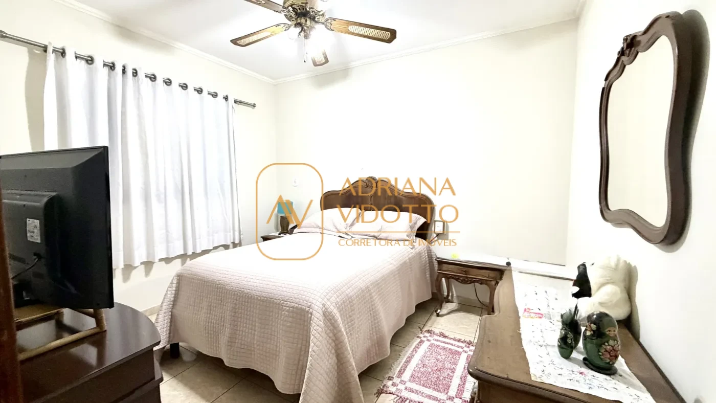 Imagem de CASA TERREA EM CONDOMÍNIO COM 3 QUARTOS, SENDO 1 SUÍTE COM QUINTAL GRAMADO E LAVABO