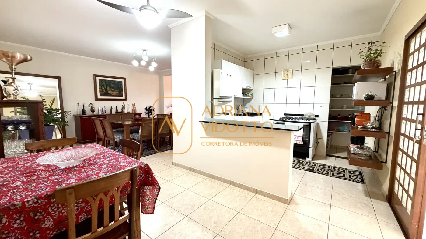 Imagem de CASA TERREA EM CONDOMÍNIO COM 3 QUARTOS, SENDO 1 SUÍTE COM QUINTAL GRAMADO E LAVABO