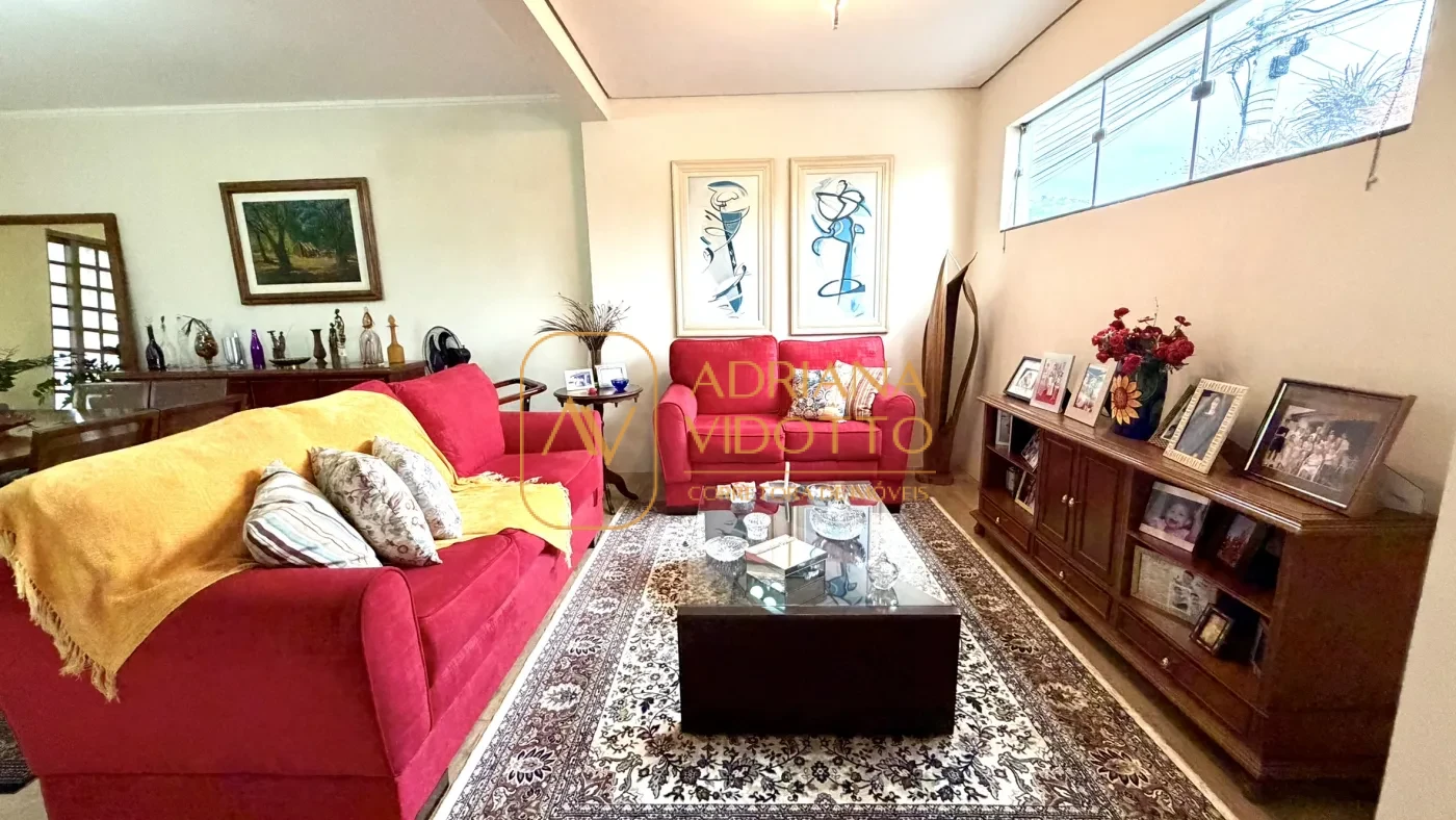 Imagem de CASA TERREA EM CONDOMÍNIO COM 3 QUARTOS, SENDO 1 SUÍTE COM QUINTAL GRAMADO E LAVABO