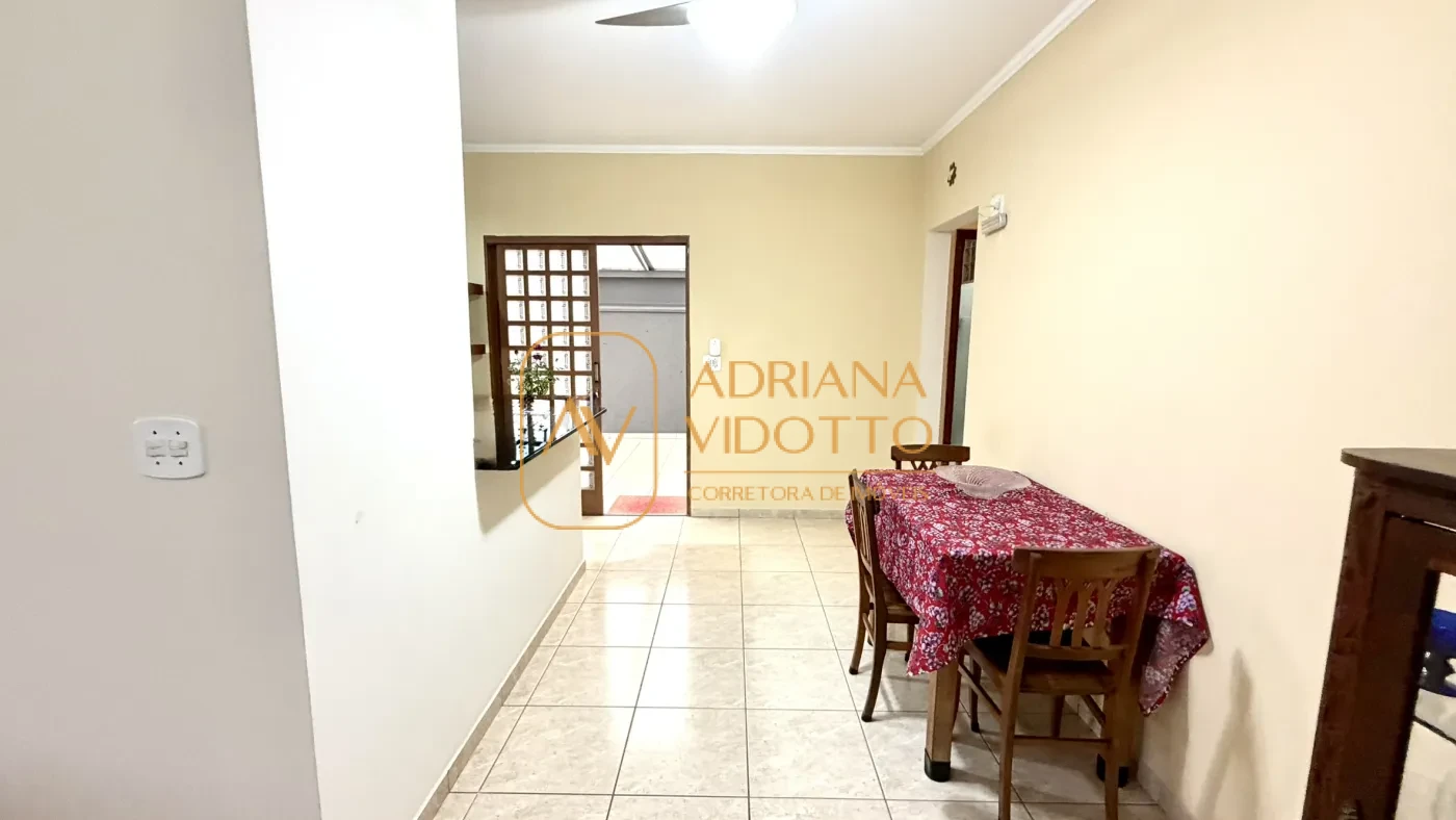 Imagem de CASA TERREA EM CONDOMÍNIO COM 3 QUARTOS, SENDO 1 SUÍTE COM QUINTAL GRAMADO E LAVABO