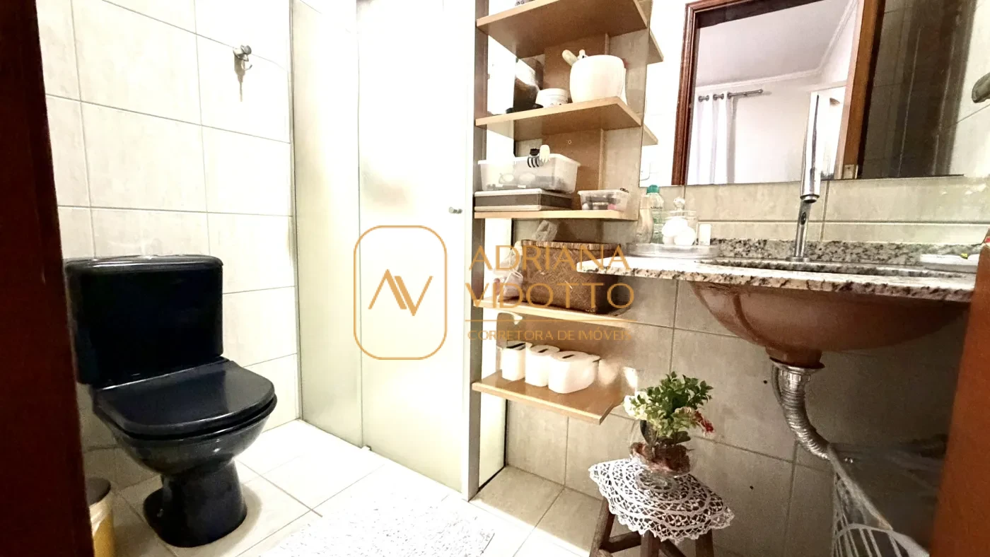 Imagem de CASA TERREA EM CONDOMÍNIO COM 3 QUARTOS, SENDO 1 SUÍTE COM QUINTAL GRAMADO E LAVABO