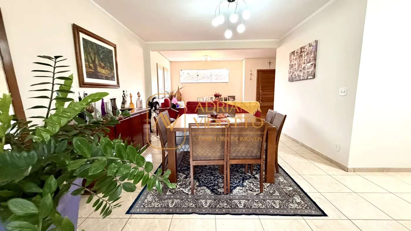 Imagem de CASA TERREA EM CONDOMÍNIO COM 3 QUARTOS, SENDO 1 SUÍTE COM QUINTAL GRAMADO E LAVABO