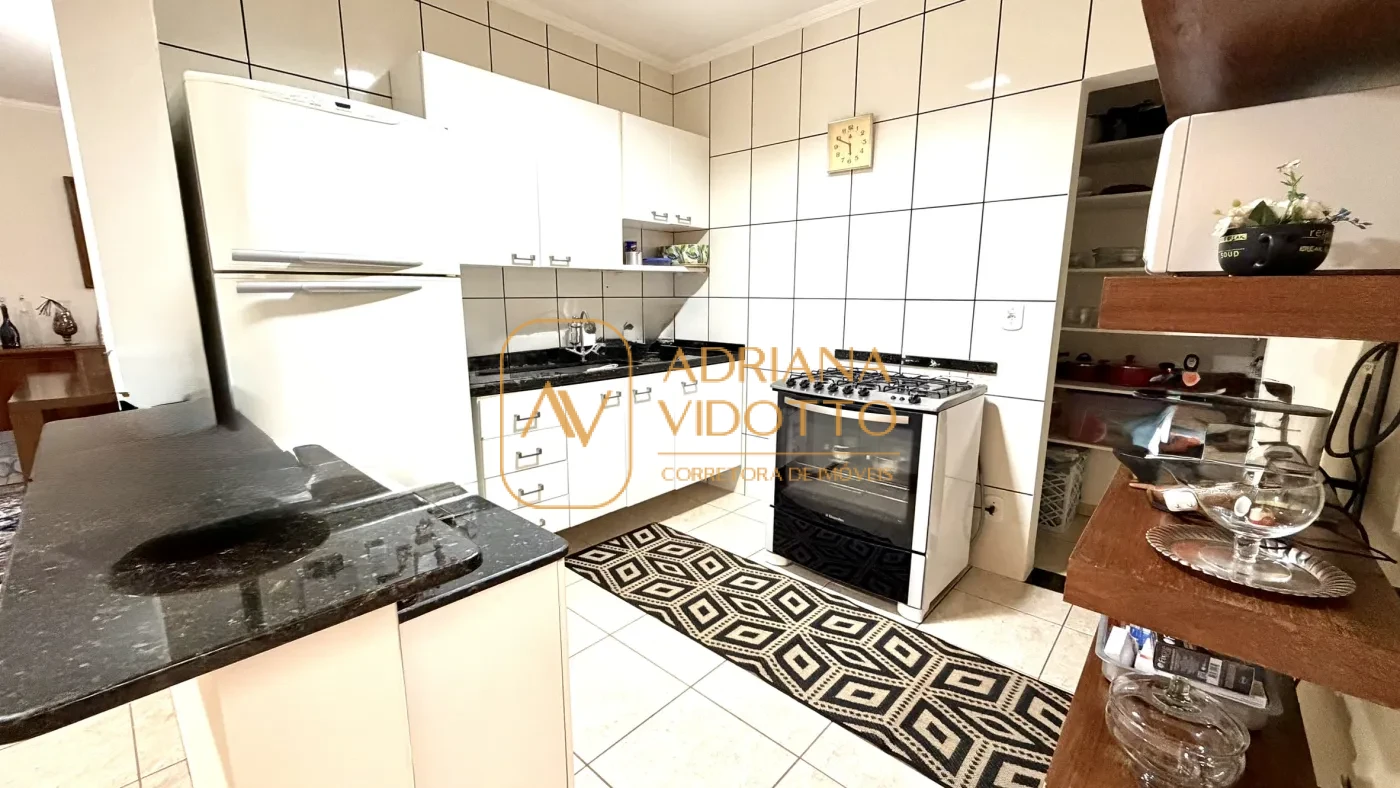 Imagem de CASA TERREA EM CONDOMÍNIO COM 3 QUARTOS, SENDO 1 SUÍTE COM QUINTAL GRAMADO E LAVABO