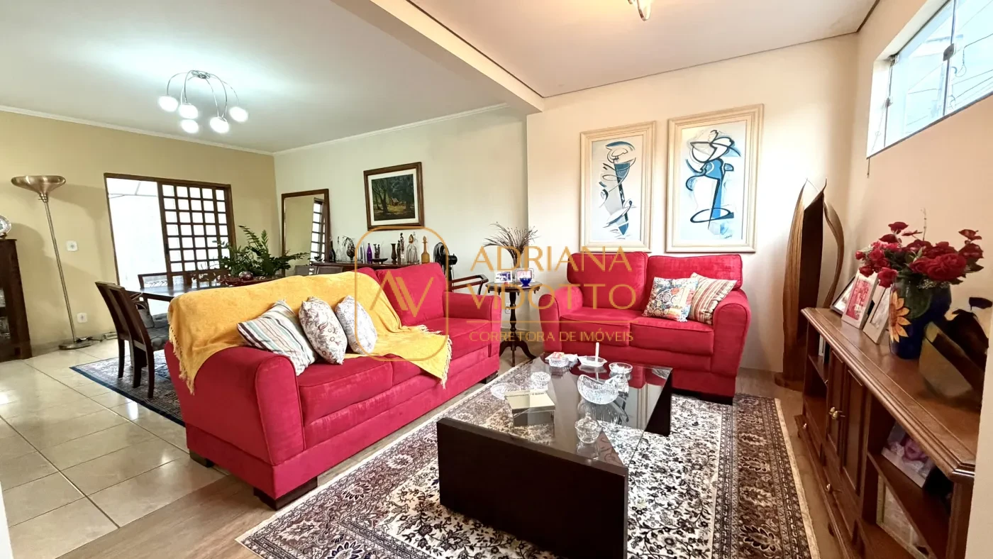 Imagem de CASA TERREA EM CONDOMÍNIO COM 3 QUARTOS, SENDO 1 SUÍTE COM QUINTAL GRAMADO E LAVABO