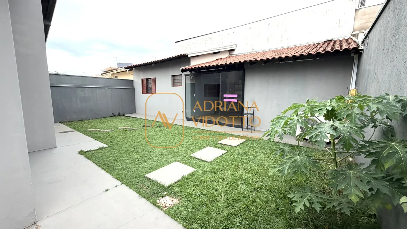 Imagem de CASA TERREA EM CONDOMÍNIO COM 3 QUARTOS, SENDO 1 SUÍTE COM QUINTAL GRAMADO E LAVABO