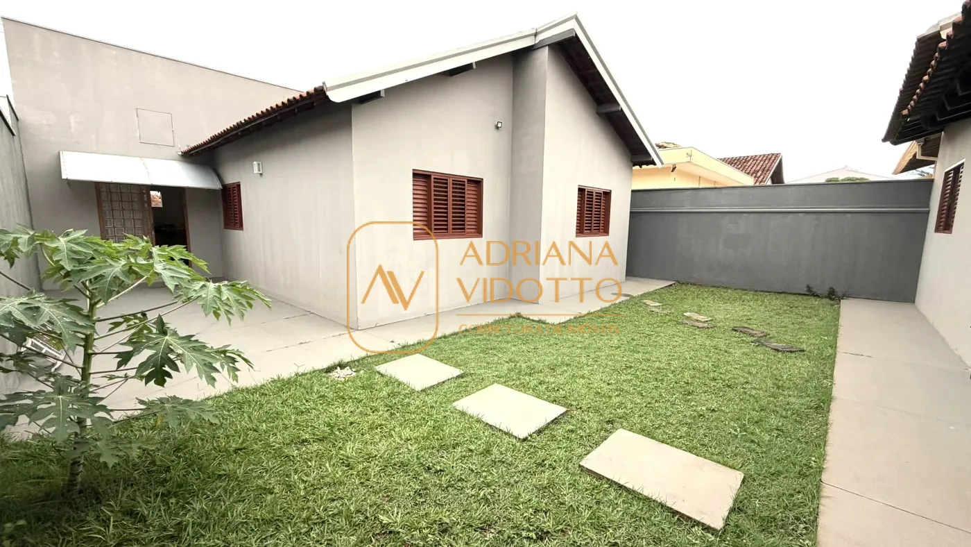 Imagem de CASA TERREA EM CONDOMÍNIO COM 3 QUARTOS, SENDO 1 SUÍTE COM QUINTAL GRAMADO E LAVABO