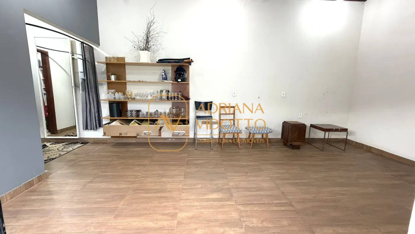 Imagem de CASA TERREA EM CONDOMÍNIO COM 3 QUARTOS, SENDO 1 SUÍTE COM QUINTAL GRAMADO E LAVABO