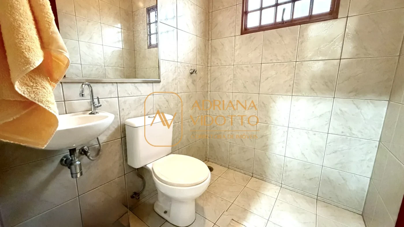 Imagem de CASA TERREA EM CONDOMÍNIO COM 3 QUARTOS, SENDO 1 SUÍTE COM QUINTAL GRAMADO E LAVABO