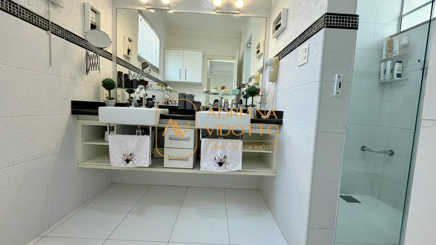 Imagem de IMÓVEL PREMIUM EM CONDOMINIO COM 3 SUÍTES, 3 SALAS, ÁREA GOURMET COM PISCINA AQUECIDA