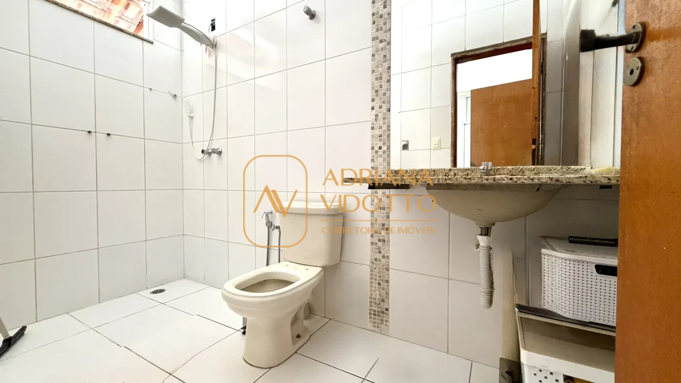 Imagem de CASA TERREA COM 3 QUARTOS, SENDO 1 SUITE, PISCINA E UM QUINTAL ESPAÇOSO