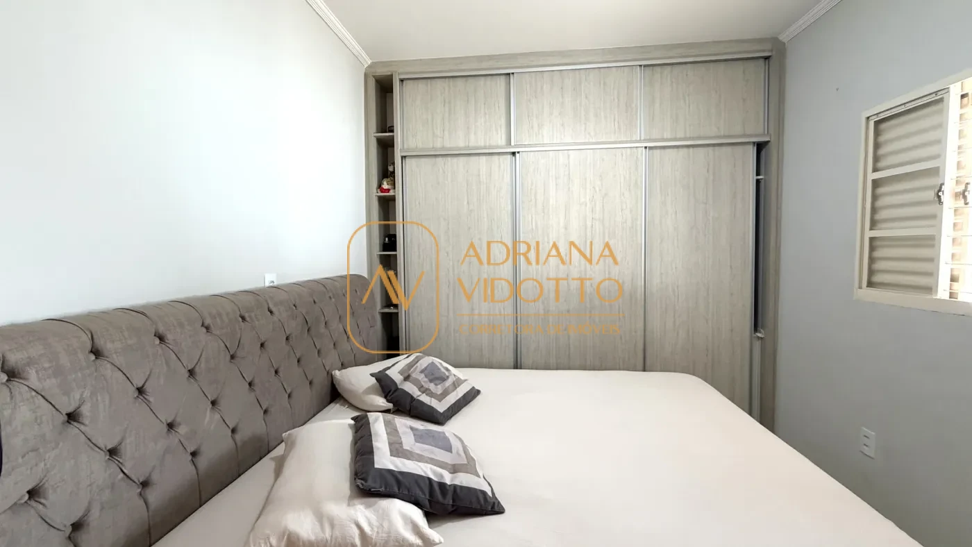 Imagem de CASA TERREA COM 3 QUARTOS, SENDO 1 SUITE, PISCINA E UM QUINTAL ESPAÇOSO