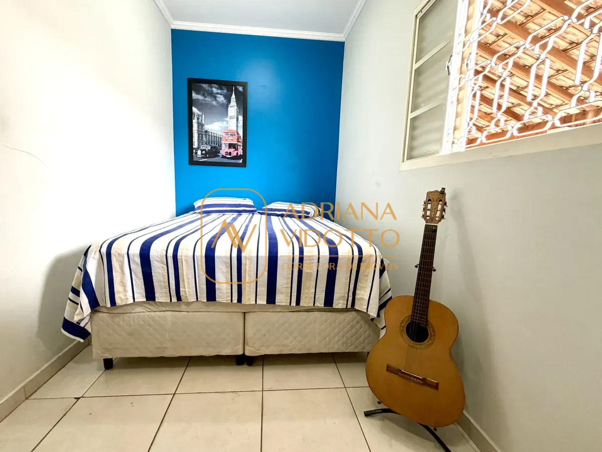 Imagem de CASA TERREA COM 3 QUARTOS, SENDO 1 SUITE, PISCINA E UM QUINTAL ESPAÇOSO