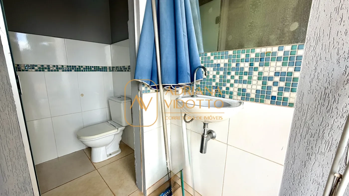 Imagem de CASA TERREA COM 3 QUARTOS, SENDO 1 SUITE, PISCINA E UM QUINTAL ESPAÇOSO