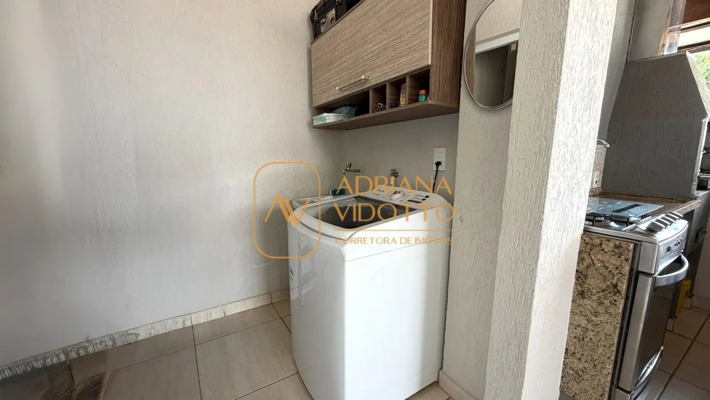 Imagem de CASA TERREA COM 3 QUARTOS, SENDO 1 SUITE, PISCINA E UM QUINTAL ESPAÇOSO