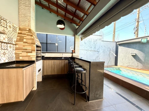 Imagem de CASA A VENDA EM CONDOMÍNIO COM ÁREA GOURMET COM PISCINA E SUITE ESPAÇOSA