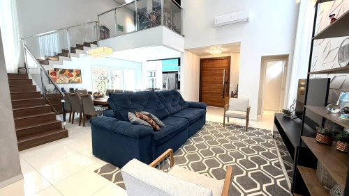 Imagem de CASA TÉRREA EM CONDOMÍNIO BUONA VITA COM 3 QUARTOS, ÁREA GOURMET, QUINTAL GRAMADO E MEZANINO COM ESCRITÓRIO