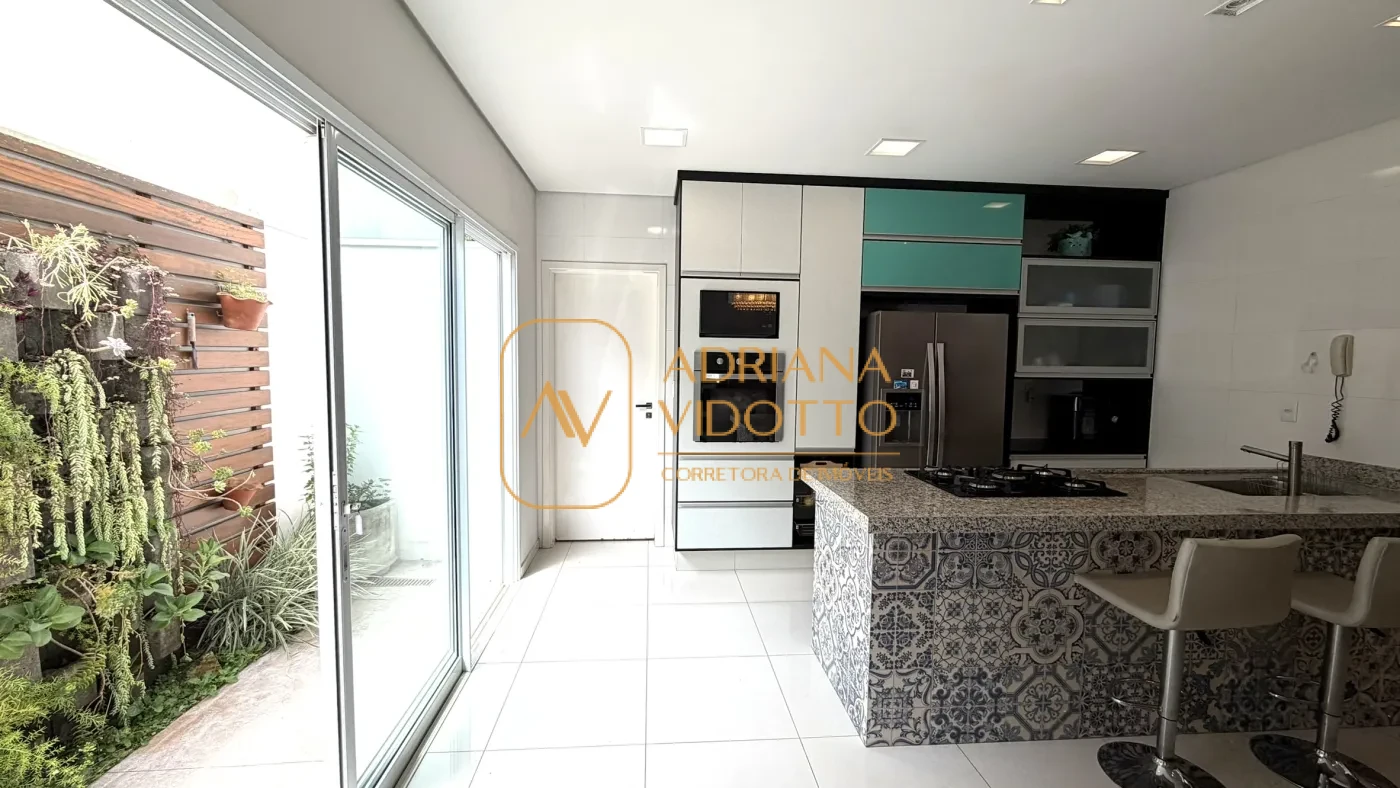 Imagem de CASA TÉRREA EM CONDOMÍNIO BUONA VITA COM 3 QUARTOS, ÁREA GOURMET, QUINTAL GRAMADO E MEZANINO COM ESCRITÓRIO