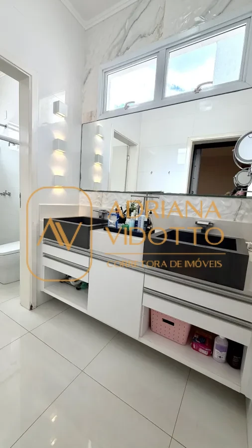 Imagem de CASA TÉRREA EM CONDOMÍNIO BUONA VITA COM 3 QUARTOS, ÁREA GOURMET, QUINTAL GRAMADO E MEZANINO COM ESCRITÓRIO