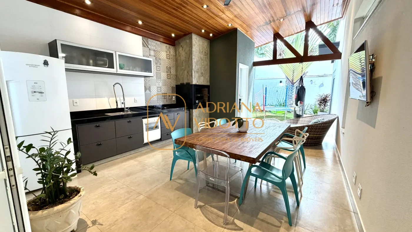 Imagem de CASA TÉRREA EM CONDOMÍNIO BUONA VITA COM 3 QUARTOS, ÁREA GOURMET, QUINTAL GRAMADO E MEZANINO COM ESCRITÓRIO