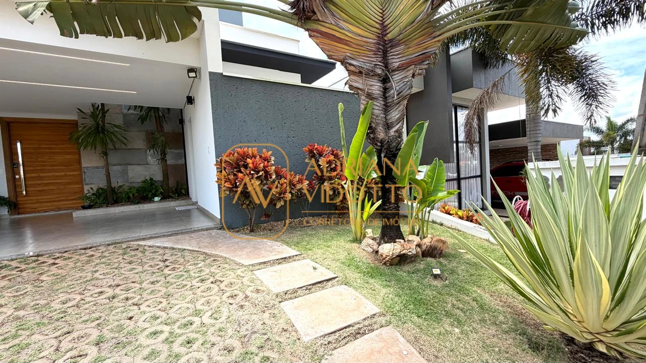 Imagem de CASA TÉRREA EM CONDOMÍNIO BUONA VITA COM 3 QUARTOS, ÁREA GOURMET, QUINTAL GRAMADO E MEZANINO COM ESCRITÓRIO