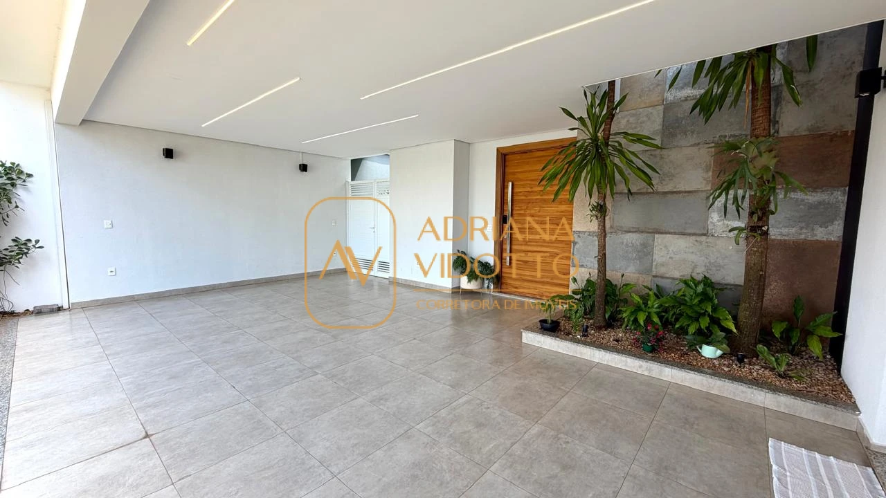Imagem de CASA TÉRREA EM CONDOMÍNIO BUONA VITA COM 3 QUARTOS, ÁREA GOURMET, QUINTAL GRAMADO E MEZANINO COM ESCRITÓRIO