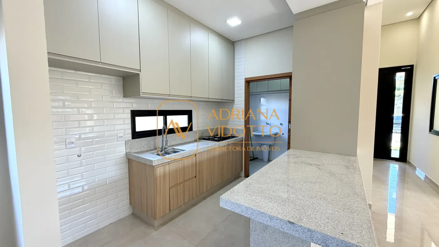 Imagem de CASA A VENDA VILLAGE DAMHA III COM 3 SUÍTES, ESCRITÓRIO E ÁREA GOURMET