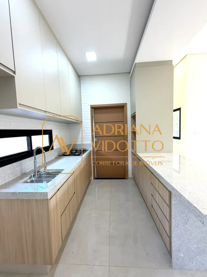 Imagem de CASA A VENDA VILLAGE DAMHA III COM 3 SUÍTES, ESCRITÓRIO E ÁREA GOURMET