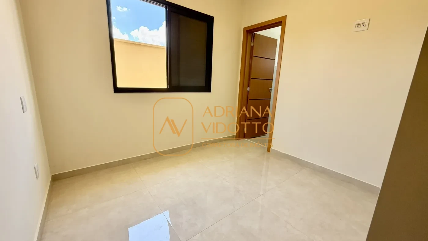 Imagem de CASA A VENDA VILLAGE DAMHA III COM 3 SUÍTES, ESCRITÓRIO E ÁREA GOURMET