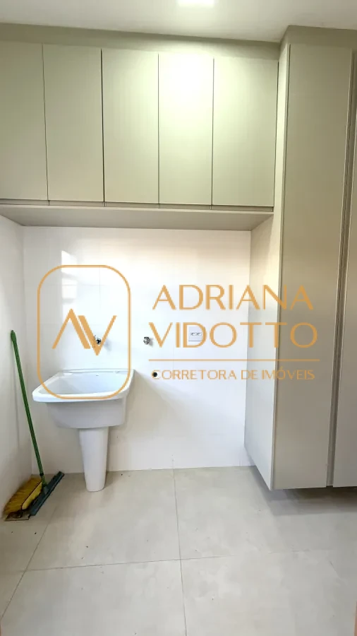 Imagem de CASA A VENDA VILLAGE DAMHA III COM 3 SUÍTES, ESCRITÓRIO E ÁREA GOURMET