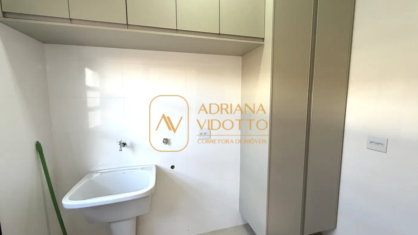 Imagem de CASA A VENDA VILLAGE DAMHA III COM 3 SUÍTES, ESCRITÓRIO E ÁREA GOURMET