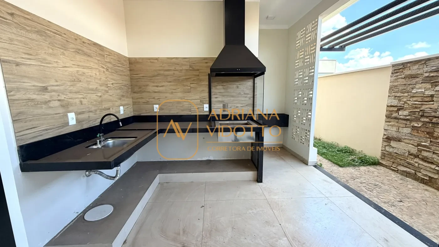 Imagem de CASA A VENDA VILLAGE DAMHA III COM 3 SUÍTES, ESCRITÓRIO E ÁREA GOURMET