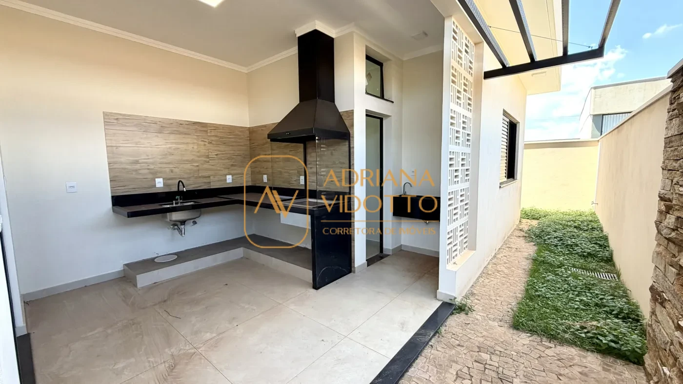 Imagem de CASA A VENDA VILLAGE DAMHA III COM 3 SUÍTES, ESCRITÓRIO E ÁREA GOURMET