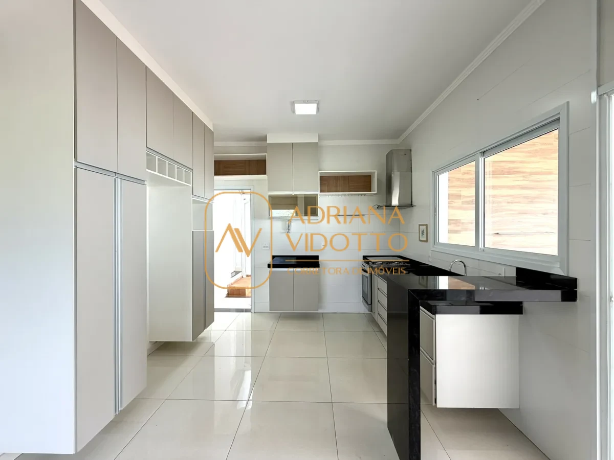 Imagem de SOBRADO À VENDA COM 3 QUARTOS SENDO 1 SUÍTE,  ÁREA GOURMET E PISCINA AQUECIDA.