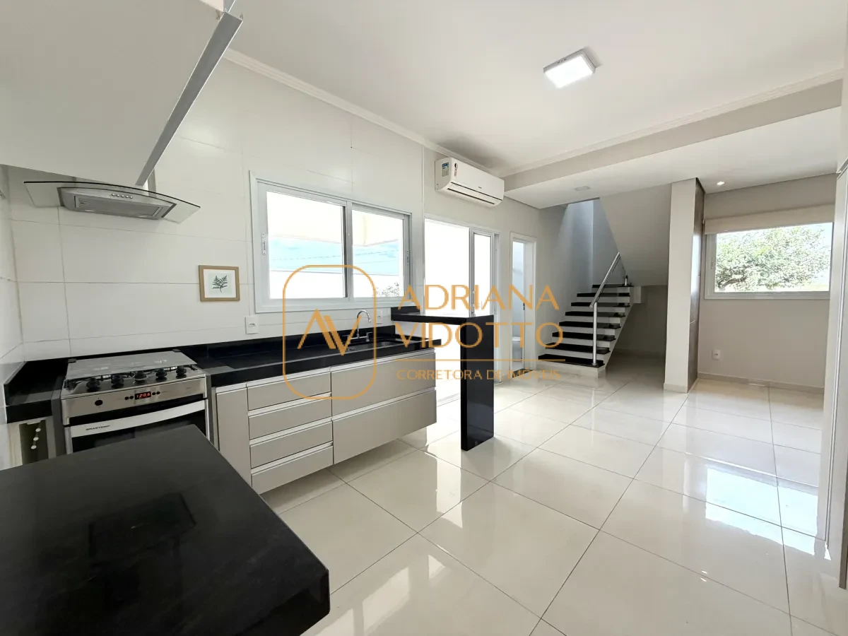 Imagem de SOBRADO À VENDA COM 3 QUARTOS SENDO 1 SUÍTE,  ÁREA GOURMET E PISCINA AQUECIDA.