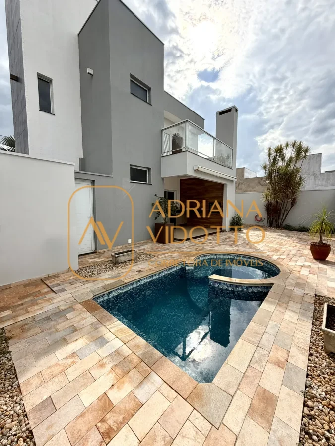 Imagem de SOBRADO À VENDA COM 3 QUARTOS SENDO 1 SUÍTE,  ÁREA GOURMET E PISCINA AQUECIDA.