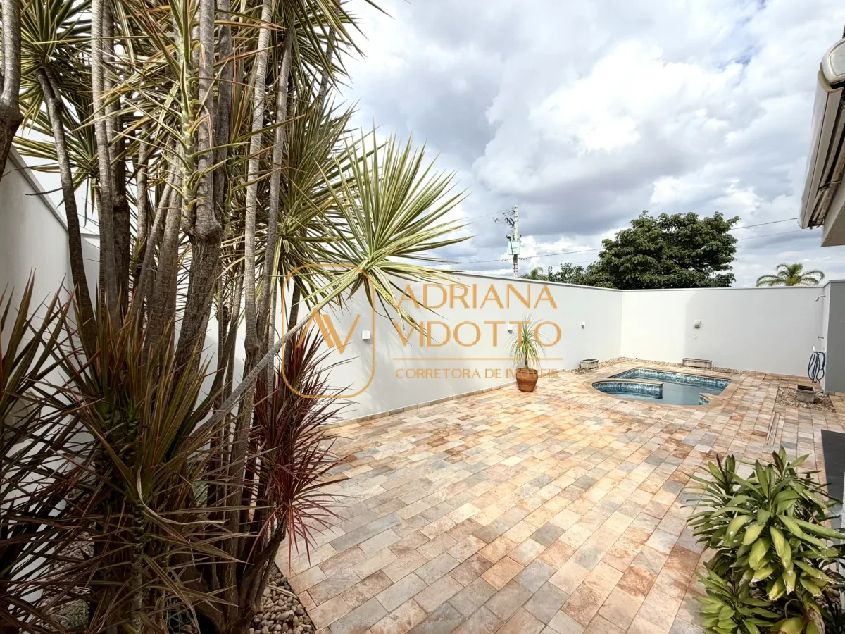 Imagem de SOBRADO À VENDA COM 3 QUARTOS SENDO 1 SUÍTE,  ÁREA GOURMET E PISCINA AQUECIDA.