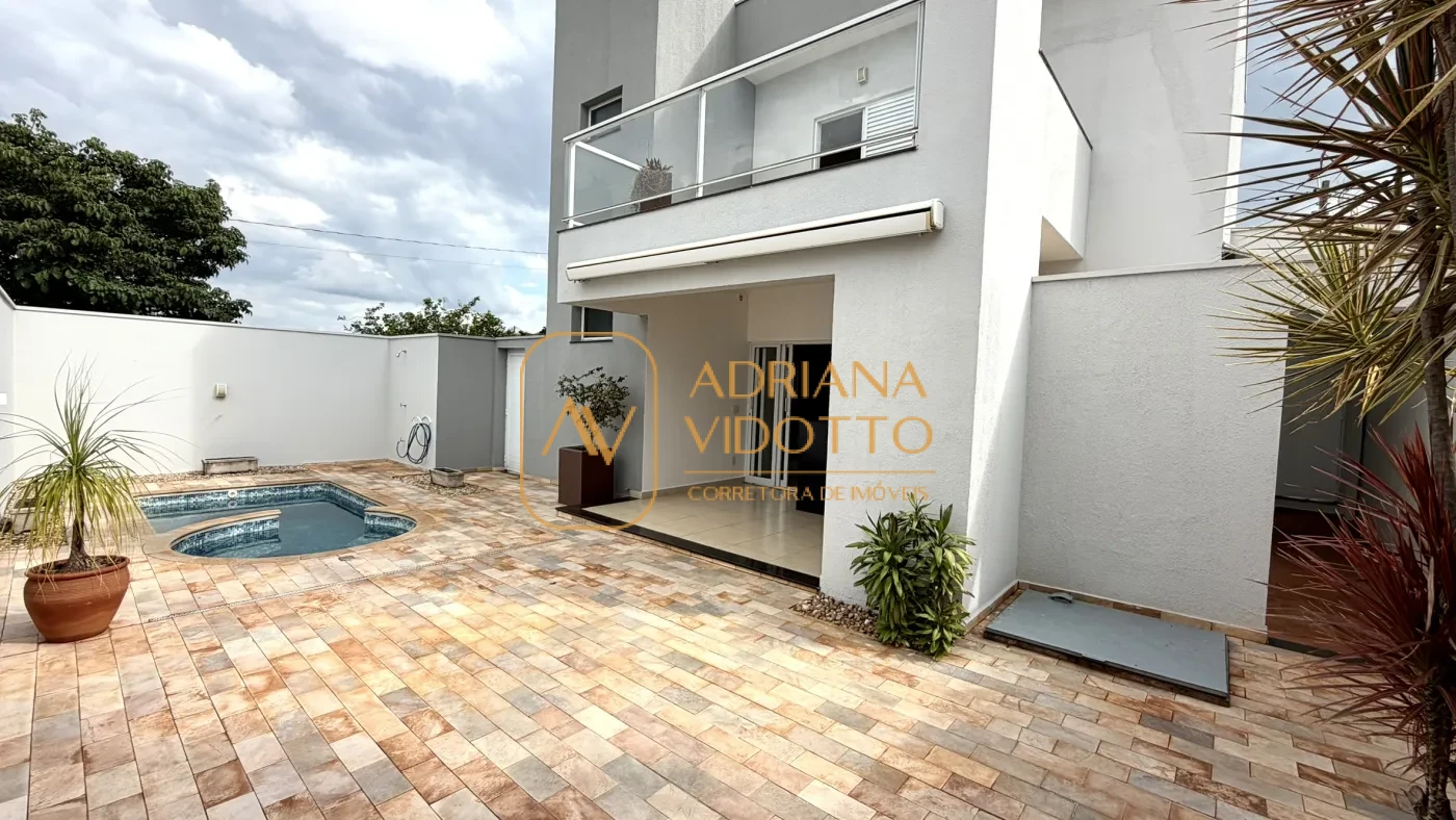 Imagem de SOBRADO À VENDA COM 3 QUARTOS SENDO 1 SUÍTE,  ÁREA GOURMET E PISCINA AQUECIDA.