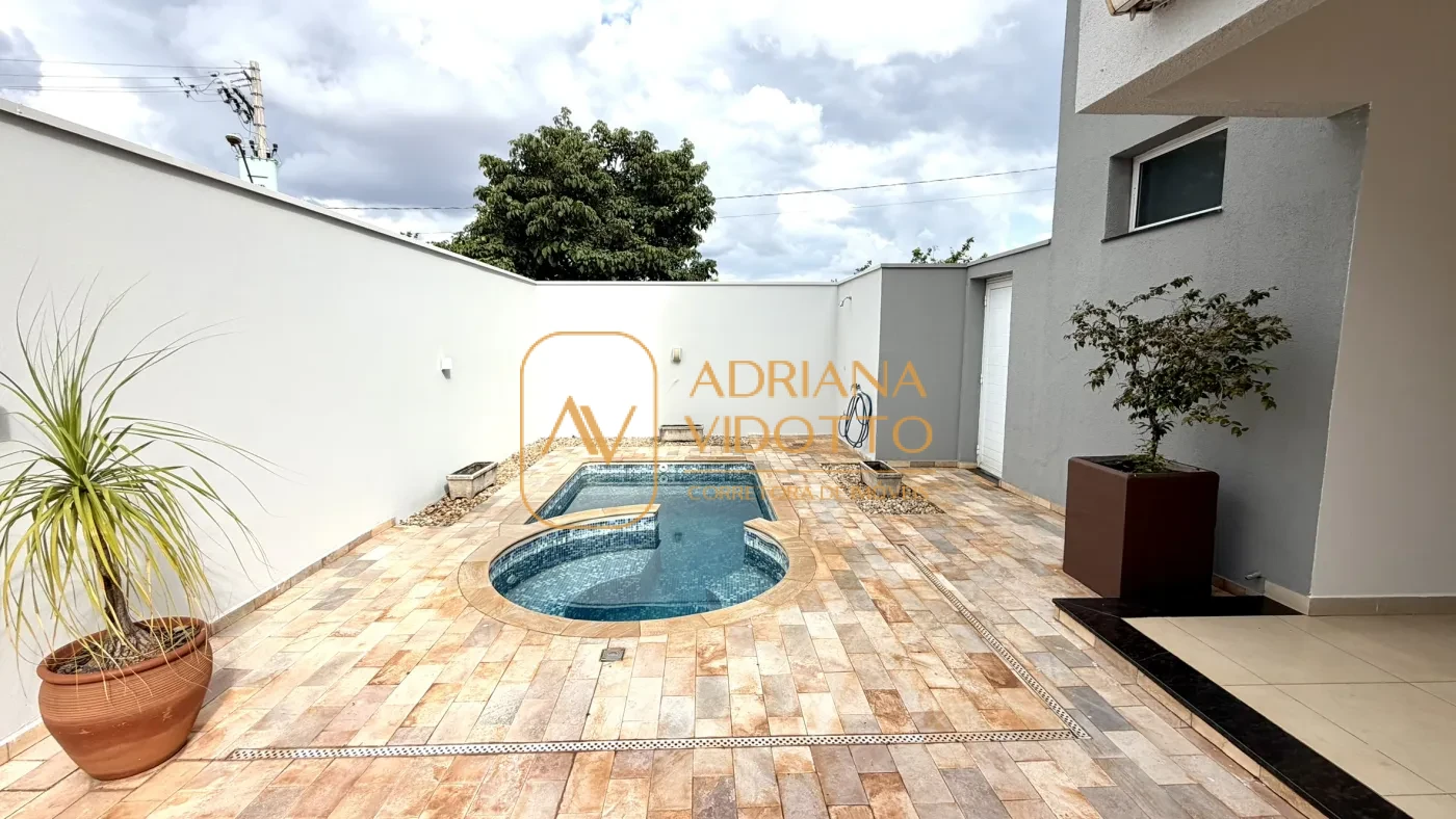 Imagem de SOBRADO À VENDA COM 3 QUARTOS SENDO 1 SUÍTE,  ÁREA GOURMET E PISCINA AQUECIDA.
