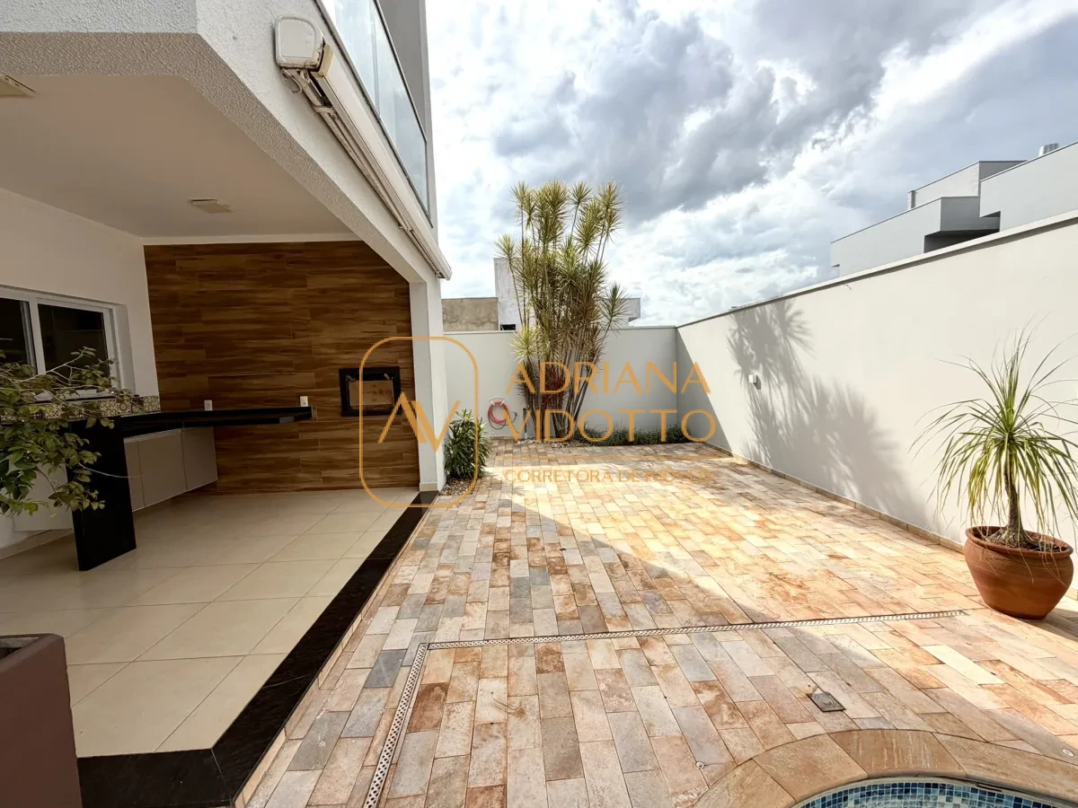 Imagem de SOBRADO À VENDA COM 3 QUARTOS SENDO 1 SUÍTE,  ÁREA GOURMET E PISCINA AQUECIDA.