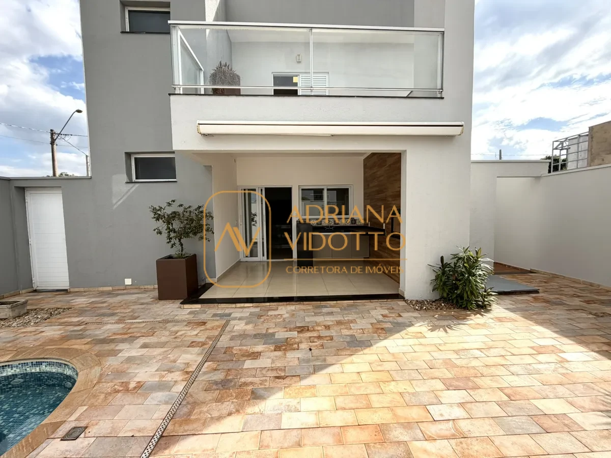 Imagem de SOBRADO À VENDA COM 3 QUARTOS SENDO 1 SUÍTE,  ÁREA GOURMET E PISCINA AQUECIDA.